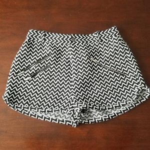 High-waisted black and white chevron knit shorts